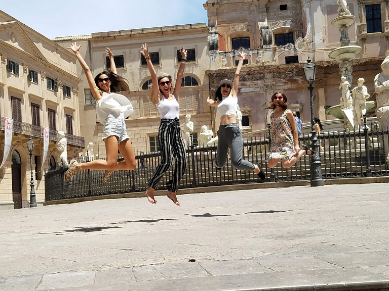 " Με το τέλος του προγράμματος, γεμίσαμε τις βαλίτσες μας με όμορφα συναισθήματα, νέους φίλους και νέες γνώσεις. Ήταν μια πρωτόγνωρη εμπειρία που ο καθένας πρέπει μια φορά τουλάχιστον στη ζωή του να ζήσει.."