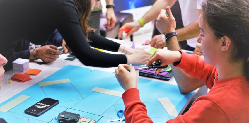 Η ομάδα που ταξίδεψε στη Σερβία βοήθησε στη δημιουργία ενός επιτραπέζιου παιχνιδιού για το διαθρησκευτικό διάλογο!