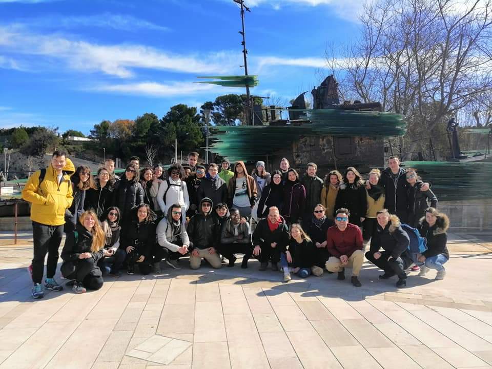 "μετατραπήκαμε από ξένοι σε μια οικογένεια, αποτελούμενη από διαφορετικές εθνικότητες αλλά με κοινό πάθος και όνειρα για έναν καλύτερο κόσμο που σέβεται, αγαπά και αγκαλιάζει τη διαφορετικότητα."