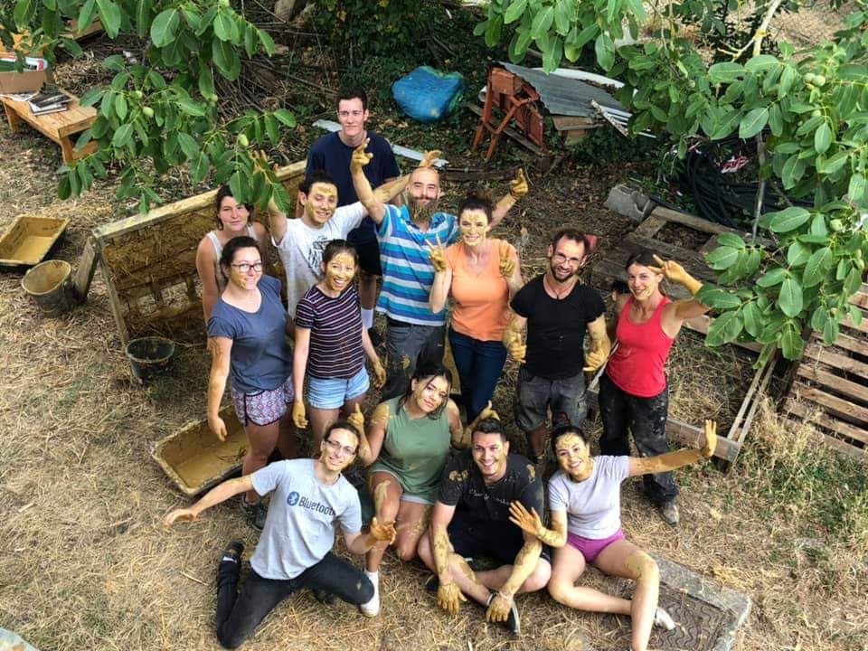 "..καθώς μέσω του ταξιδιού αυτού μάθαμε , εκτός των άλλων, λόγω της συναναστροφής μας με άτομα από διαφορετικές χώρες, με διαφορετικές κουλτούρες, γλώσσες και συνήθειες να σεβόμαστε τη διαφορετικότητα και να την αγκαλιάζουμε."