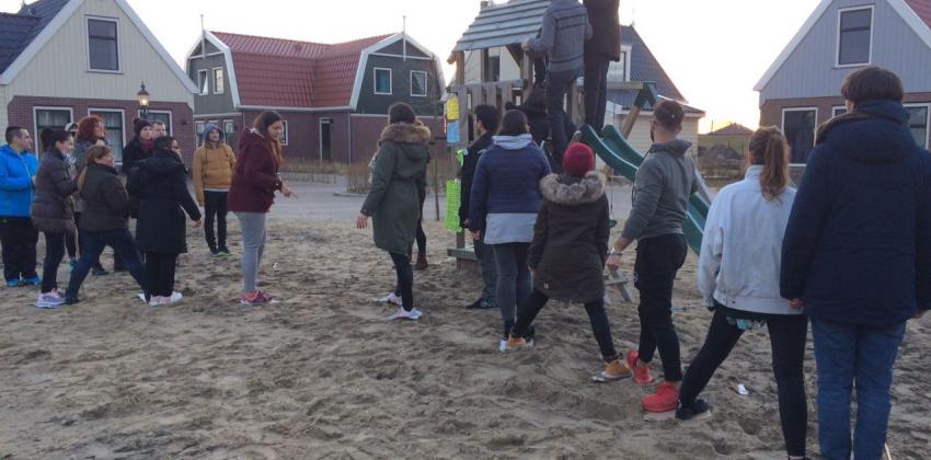 ''... η συνεργασία είναι η οδός για ένα πιο ειρηνικό και ευτυχισμένο μέλλον!'' μας λέει η ομάδα που ταξίδεψε στην Ολλανδιά