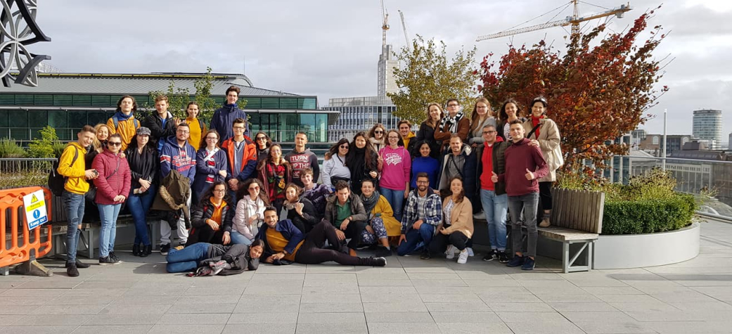 " Ελπίζω και ζω για μια μέρα που να μην υπάρχουν άστεγοι άνθρωποι σε όλο τον κόσμο διότι αν ο καθένας μας βοηθήσει έστω κ από λίγο πιστεύω ότι μπορούμε να ανατρέψουμε κάτι τέτοιο."