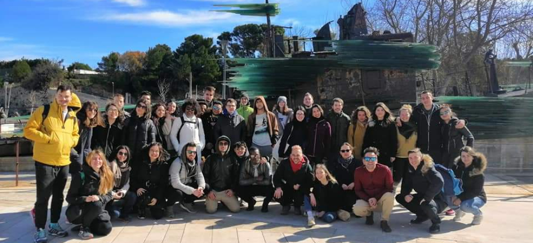 "μετατραπήκαμε από ξένοι σε μια οικογένεια, αποτελούμενη από διαφορετικές εθνικότητες αλλά με κοινό πάθος και όνειρα για έναν καλύτερο κόσμο που σέβεται, αγαπά και αγκαλιάζει τη διαφορετικότητα."