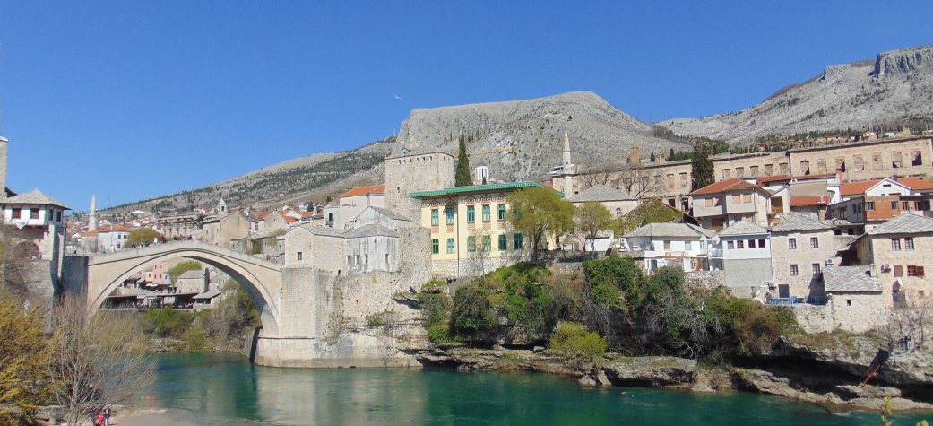 "Πέρα από τις πολλές γνώσεις που αποκόμισα, μπόρεσα να γνωρίσω και την πανέμορφη πόλη του Μόσταρ με τη μοναδική παλιά της πόλη και την τοξοτή γέφυρα."